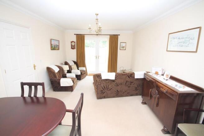 LOUNGE/ DINING ROOM