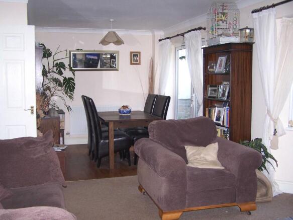 LOUNGE/DINING ROOM