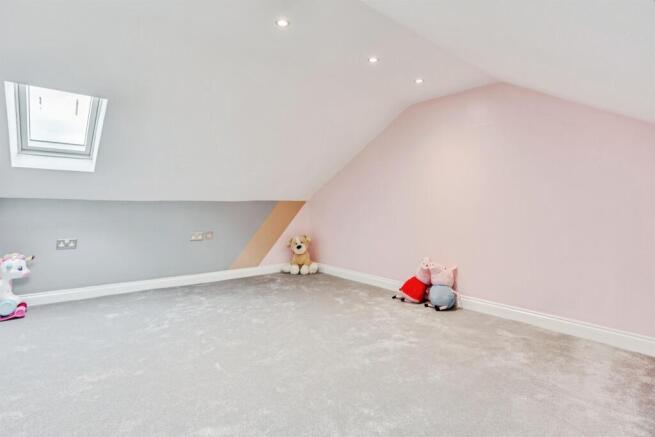 3 bed Semi-Detached for sale Image 8