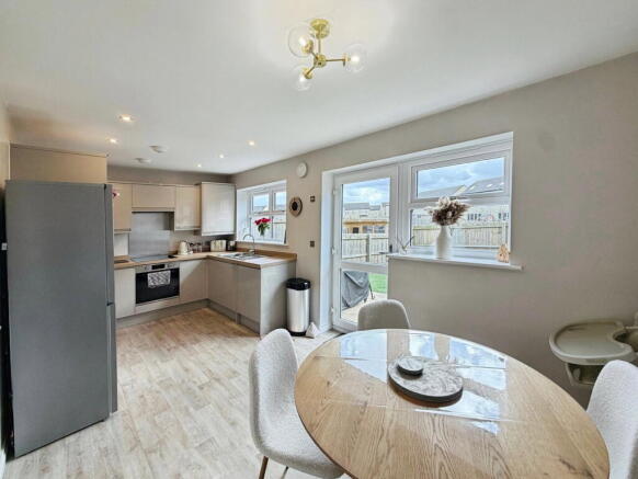 2 bed Semi-Detached for sale Image 5