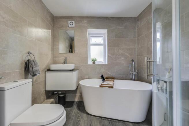 4 bed Semi-Detached for sale Image 11