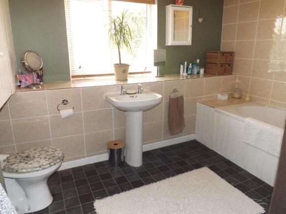 En-suite Bathroom (M