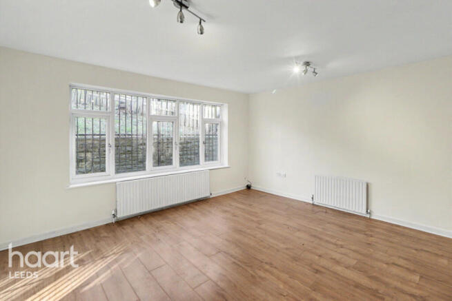 6 bed Bungalow for sale Image 8