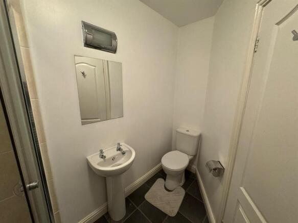 2 bed Apartment to rent Image 12