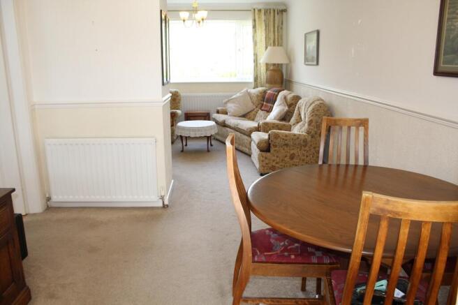 Lounge / Dining Room Picture 2