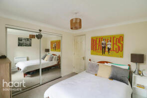 21, Bourneside Crescent, London N14 6SP