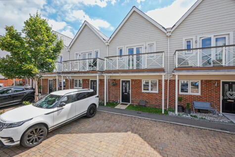 Chapman Close, Holborough Lakes