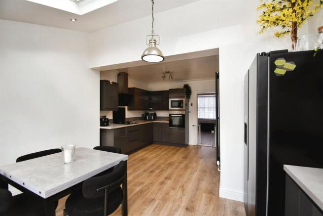 Kitchen / dining room
