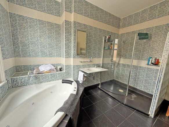 3 bed Terraced for sale Image 8
