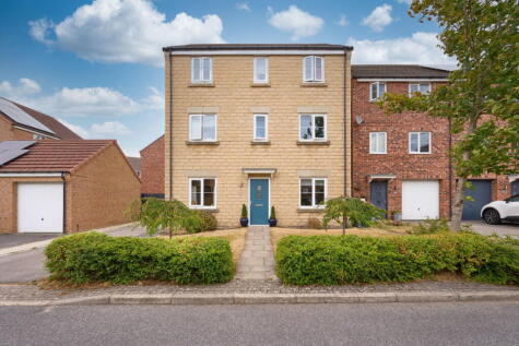 Fullshaw Bank, Penistone, Sheffield, S36 6GB