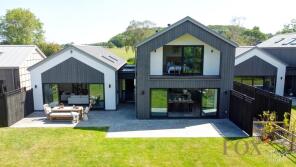 Teme House, Radford Road, Rous Lench WR11 4UL