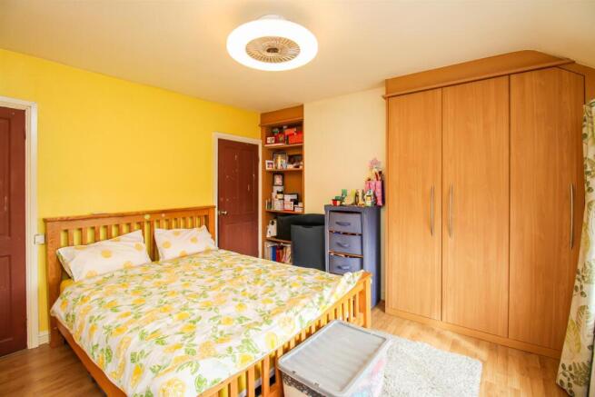 3 bed Semi-Detached for sale Image 9