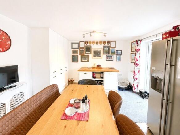 4 bed Detached for sale Image 6