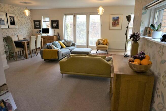 Lounge/Dining Room