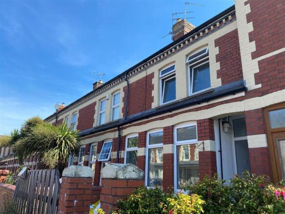 60 Kinglsnad Crescent - front.jpg