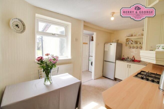 KITCHEN / DINER