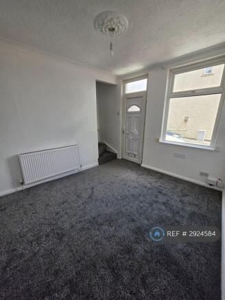 2 bed Terraced to rent Image 4