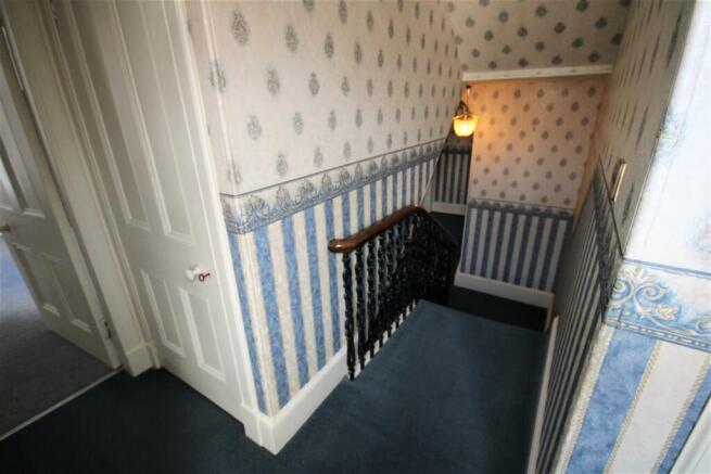 STAIRCASE & SPLIT LANDING
