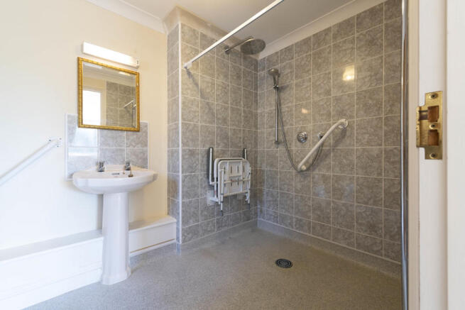 Wet room en suite...