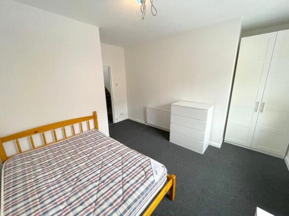 3 bed Apartment to rent Image 6