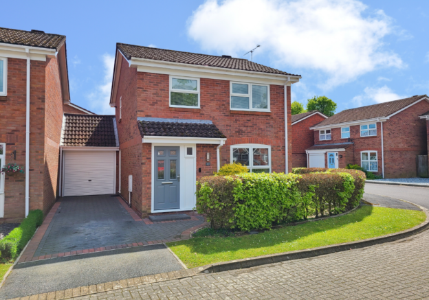 3-bed detached on Ashwood Gardens, Totton, Southampton, SO40 8SZ, £390,000