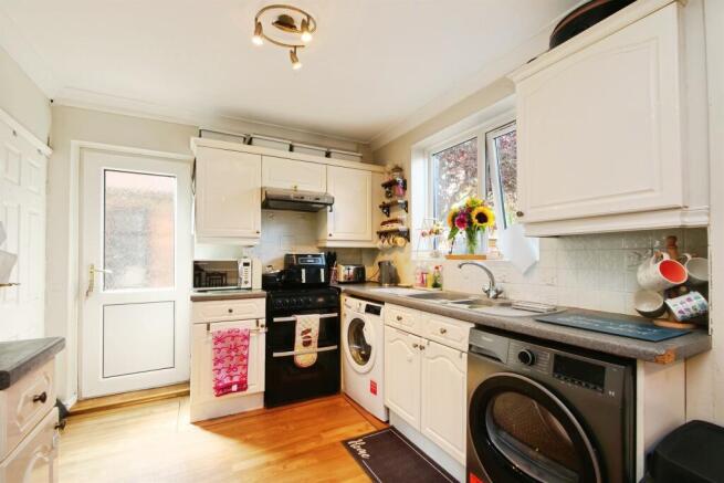 3 bed Semi-Detached for sale Image 4