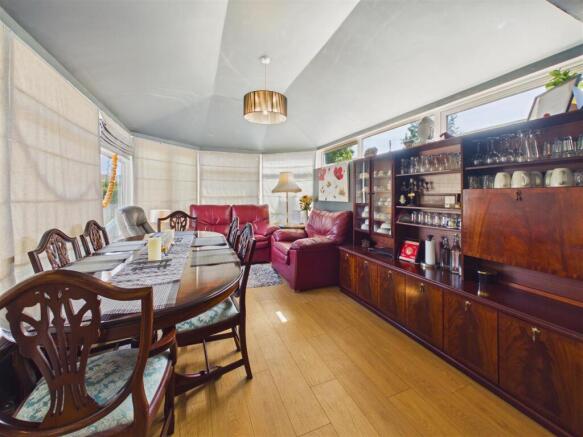 4 bed Semi-Detached for sale Image 7