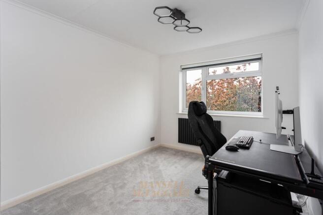Grovelands, Horley, RH6 photo 4