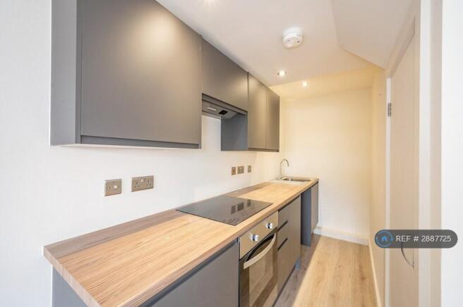 2 bed Flat to rent Image 5