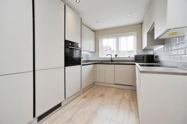 3 bed Terraced for sale Image 8