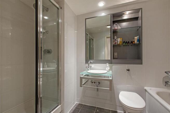 Bathroom 1.jpg