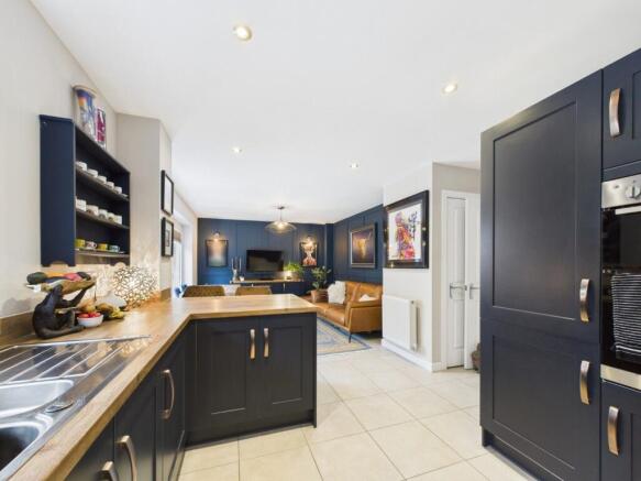 4 bed Detached for sale Image 9