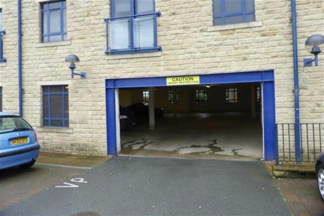 2 bed Apartment to rent Image 9