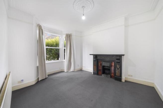 156 Herga Road Harrow HA3 5AT - 011.jpg