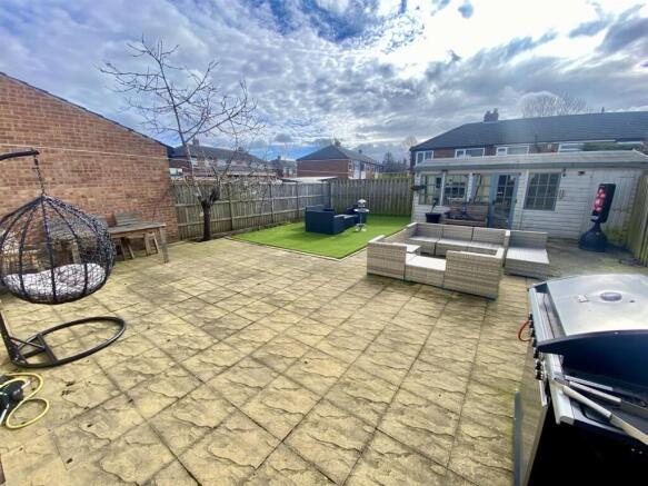 4 bed Semi-Detached for sale in mirfield