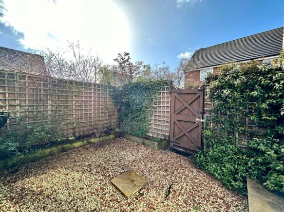 3 bed End of Terrace to rent Image 9