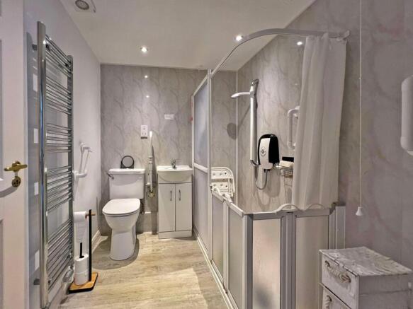 SHOWER ROOM