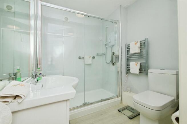 2 bed Apartment for sale Image 11