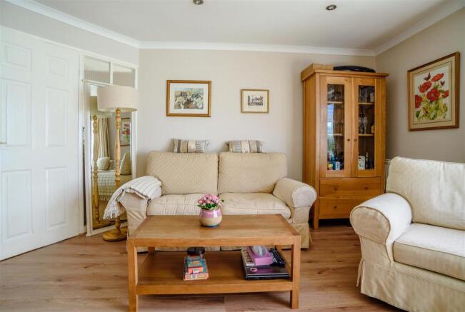 8377953-interior08.jpg