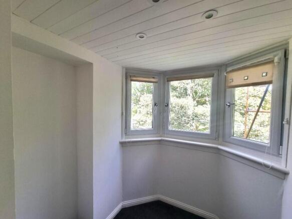 Bed 3. Window area