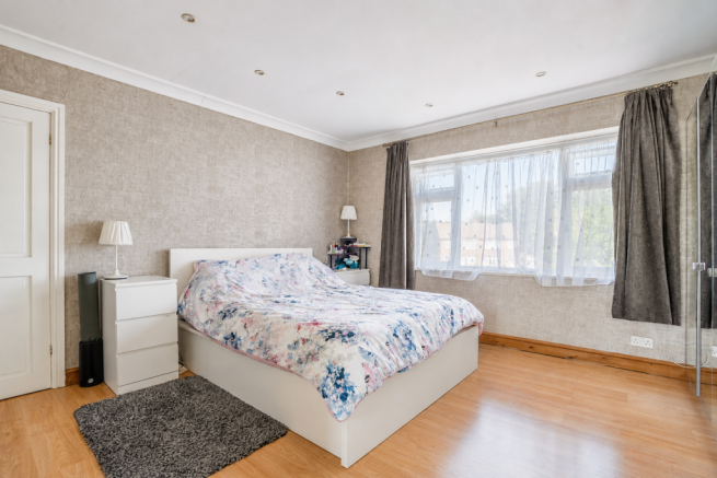 5 bed Detached for sale Image 8