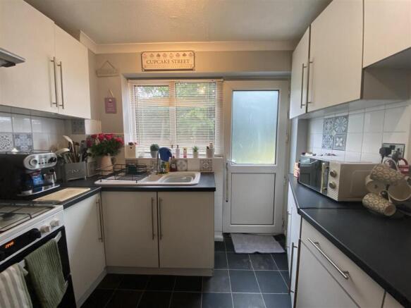 Kitchen 1.jpeg
