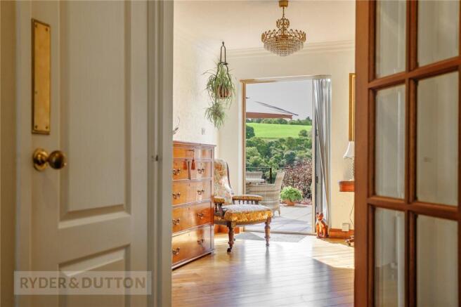 4 bed Detached Bungalow for sale Image 8
