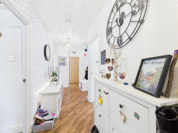 CAM01354G0-PR0493-STILL002