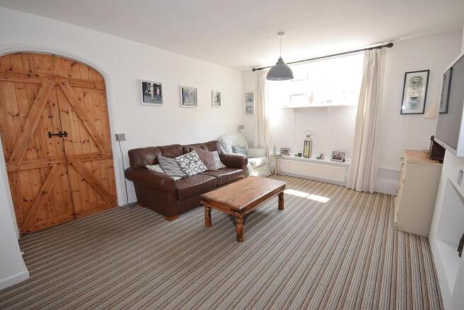 SITTING ROOM 3.JPG