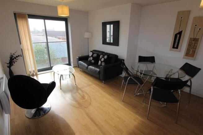 Lounge2.JPG