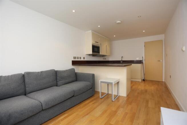 1, 19 Tichborne Street Living-Kitch.JPG