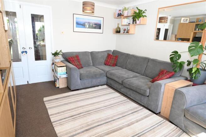 3 bed Semi-Detached for sale Image 2