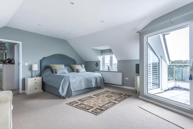 Master Bedroom Su...