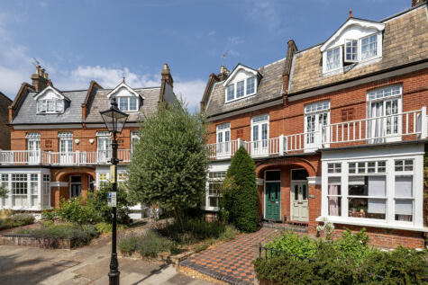 Lawn Crescent, Kew, Richmond, Surrey TW9